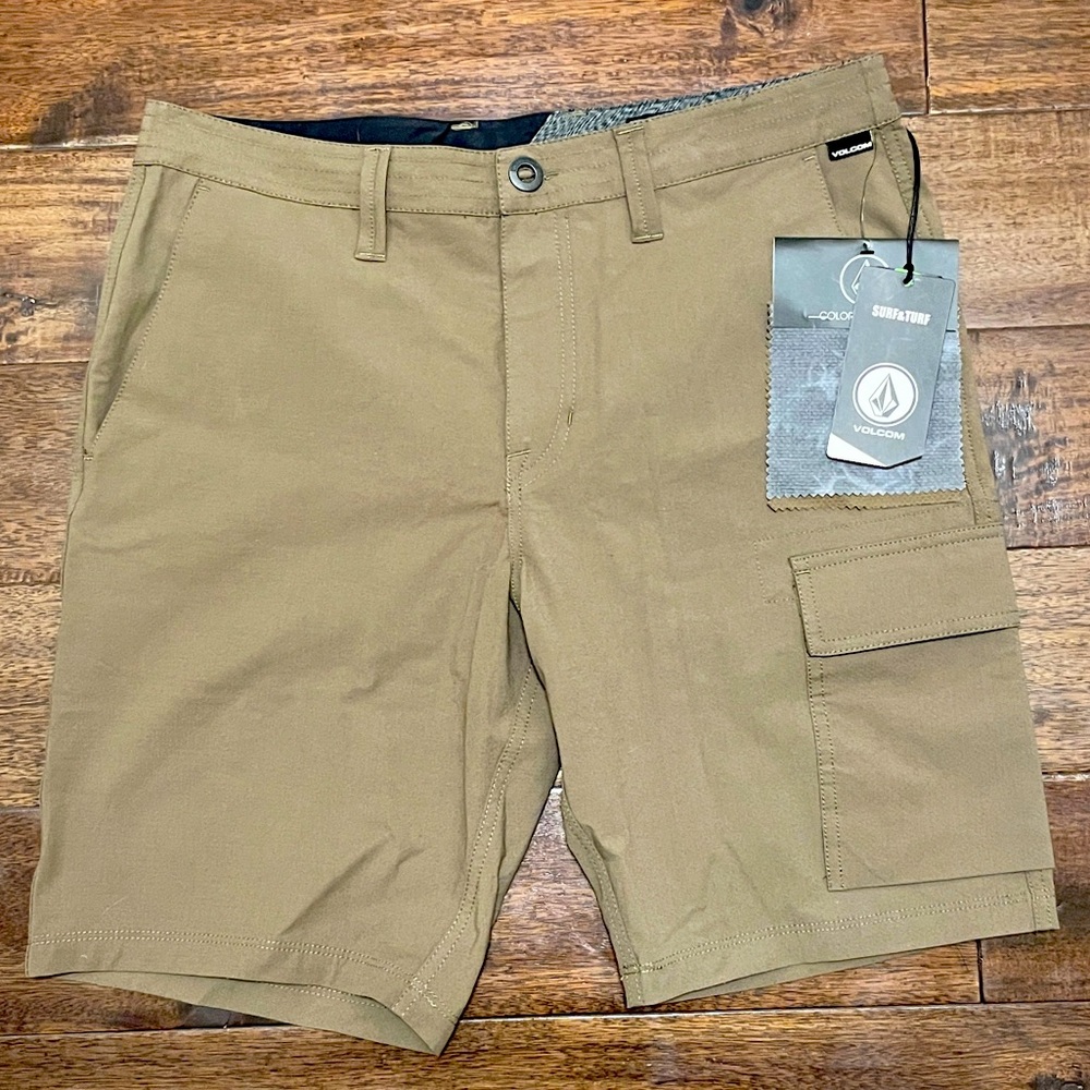 MENS SIZE 32 VOLCOM SURF & TURF SHORTS NWT